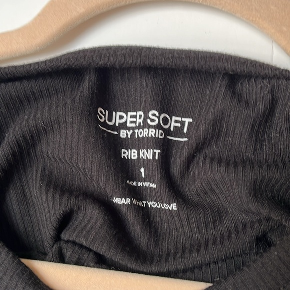 Torrid Ribbed Tank Size 1 - Picture 2 of 3